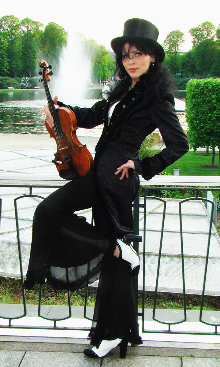 ESMERALDA / Jazz Violinshow / Broadway Violin Show / Violin Dance Show / Variete / Cabaret / Evergreens ESMERALDA / Jazz Violinshow / Broadway Violin Show / Violin Dance Show / Variete / Cabaret / Evergreens