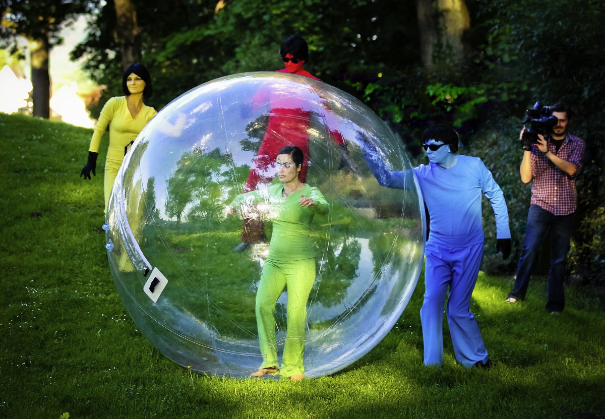 XXL Luftblase Pantomimisch Walk-Act #Waterwalkingball #Walkact #Tanzkugel #Smarties #WilliamsEntertainment #Galakünstler #Businessentertainment XXL Luftblase Pantomimisch Walk-Act #Waterwalkingball #Walkact #Tanzkugel #Smarties #WilliamsEntertainment #Galakünstler #Businessentertainment