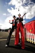 Cirque Artikuss - Stelzenläufer, Clown, Comedy, Feuerkünstler | Berlin