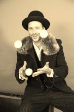 Herr Jeminé - Jongliershow für Ihre Weihnachtsfeier - aus Köln 3007
