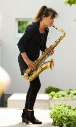 Saxophonistin und Sängerin Birdy Jessel -  Dinner- und Tanzmusik